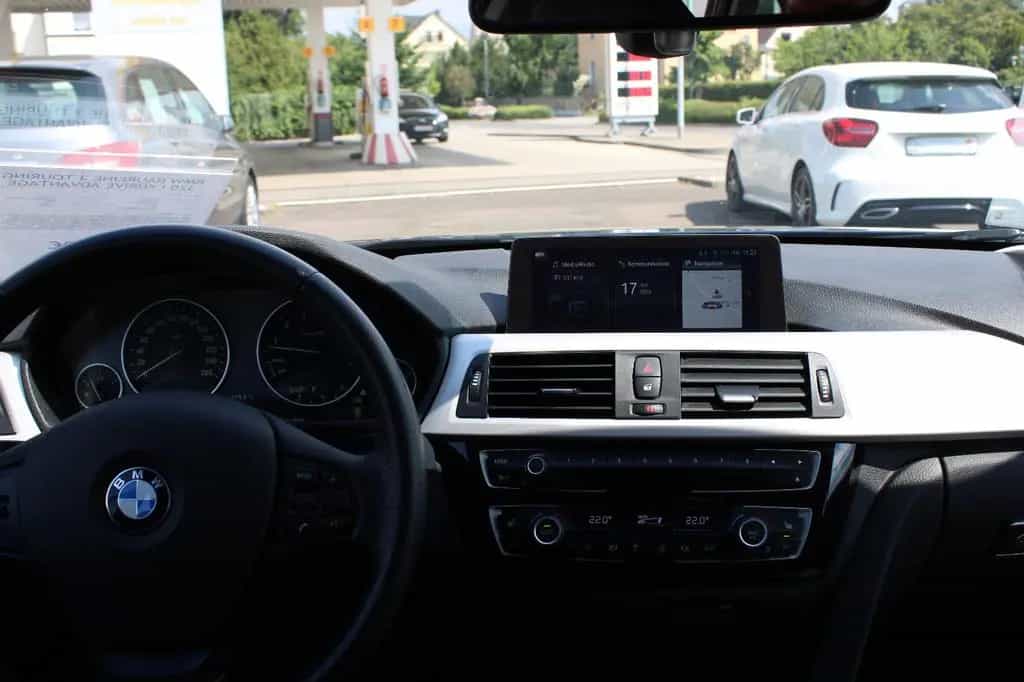 BMW 3 Series 320 Baureihe 3 Touring 320 i xDrive Advantage 12/2017-photo-16