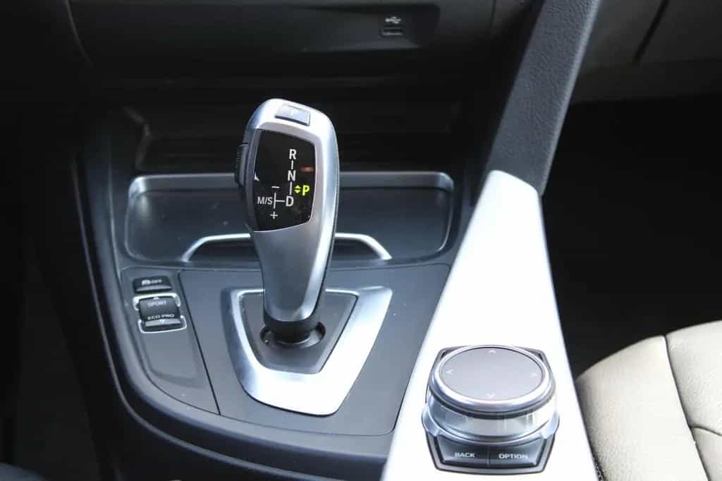 BMW 3 Series 320 Baureihe 3 Touring 320 i xDrive Advantage 12/2017-photo-19