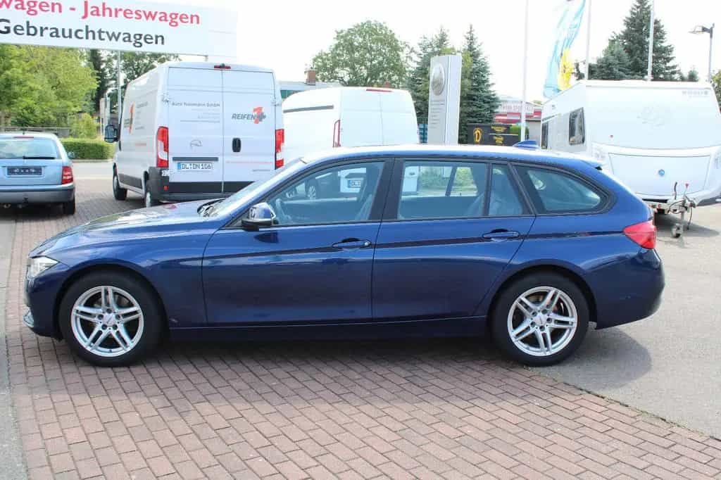 BMW 3 Series 320 Baureihe 3 Touring 320 i xDrive Advantage 12/2017-photo-2