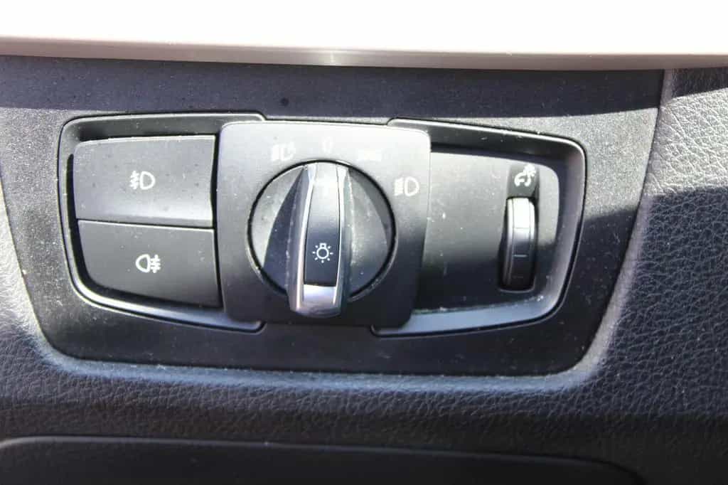 BMW 3 Series 320 Baureihe 3 Touring 320 i xDrive Advantage 12/2017-photo-21