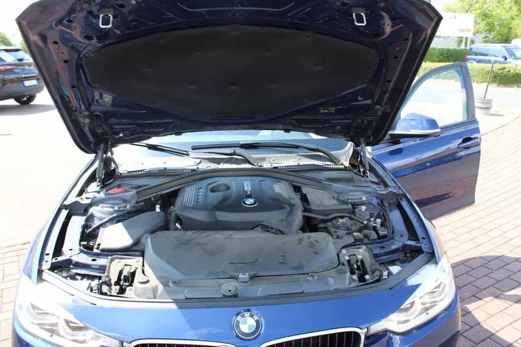 BMW 3 Series 320 Baureihe 3 Touring 320 i xDrive Advantage 12/2017-photo-24