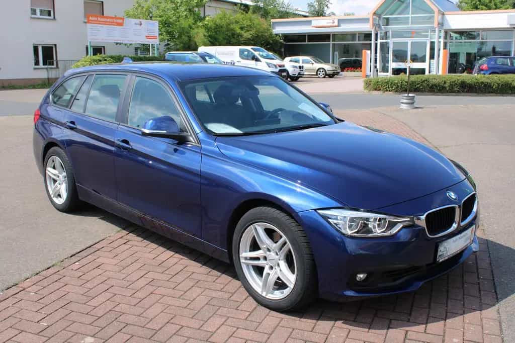 BMW 3 Series 320 Baureihe 3 Touring 320 i xDrive Advantage 12/2017-photo-4