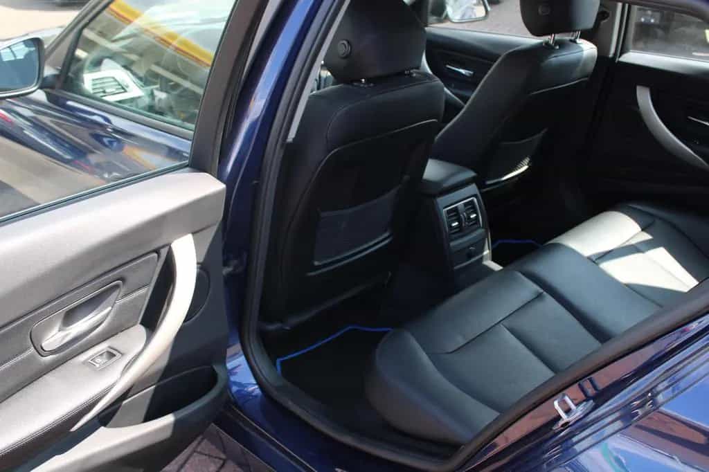 BMW 3 Series 320 Baureihe 3 Touring 320 i xDrive Advantage 12/2017-photo-9