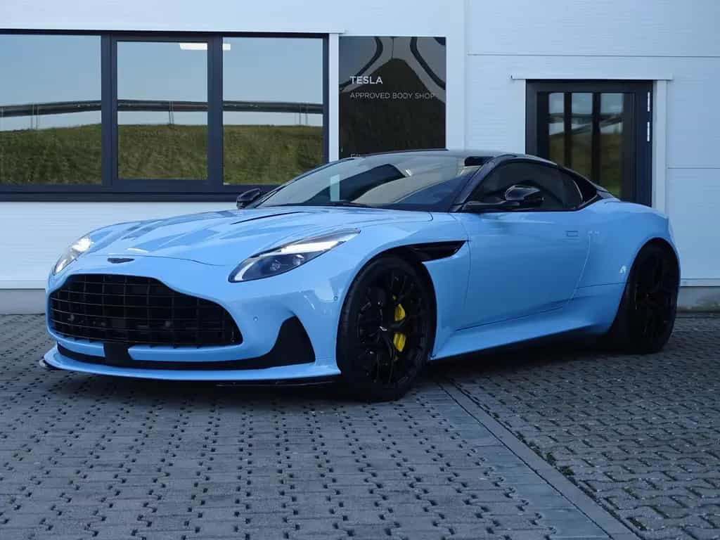 Aston Martin DB12 4.0 V8 Coupé FROSTED GLASS NP: 312.000 € 10/2024-photo-0