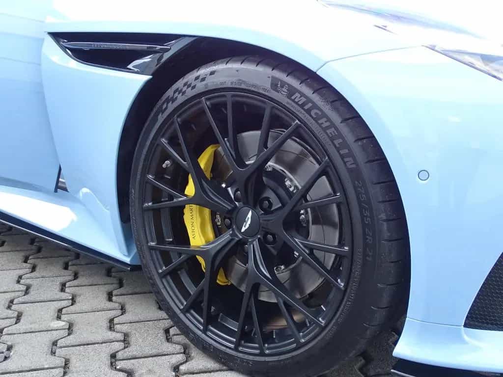 Aston Martin DB12 4.0 V8 Coupé FROSTED GLASS NP: 312.000 € 10/2024-photo-11