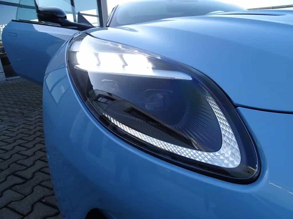 Aston Martin DB12 4.0 V8 Coupé FROSTED GLASS NP: 312.000 € 10/2024-photo-14