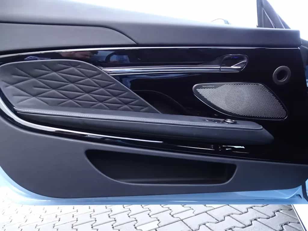 Aston Martin DB12 4.0 V8 Coupé FROSTED GLASS NP: 312.000 € 10/2024-photo-15