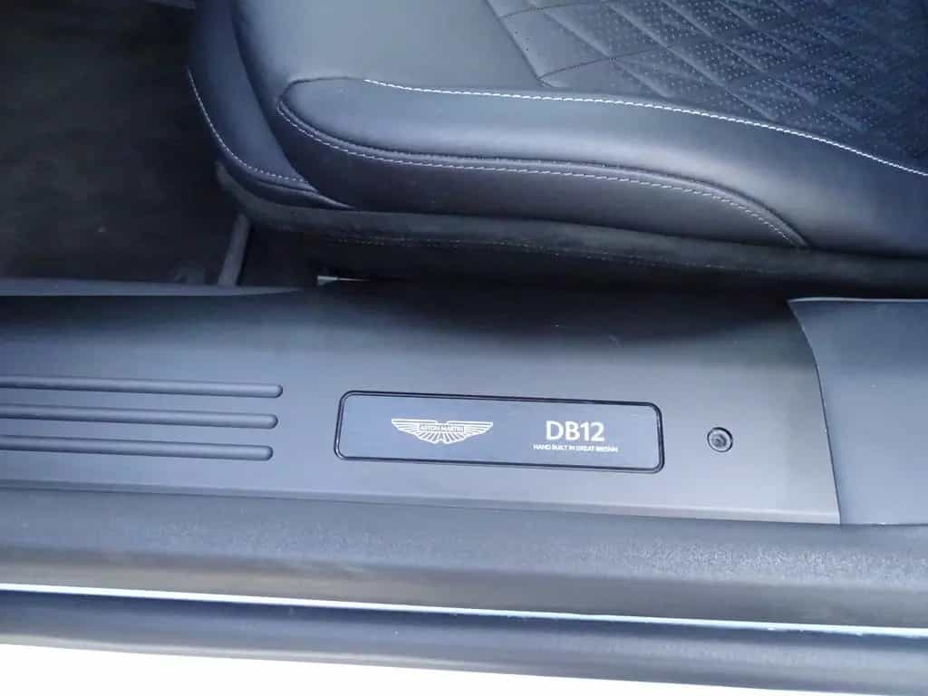 Aston Martin DB12 4.0 V8 Coupé FROSTED GLASS NP: 312.000 € 10/2024-photo-16