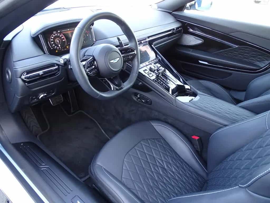 Aston Martin DB12 4.0 V8 Coupé FROSTED GLASS NP: 312.000 € 10/2024-photo-17