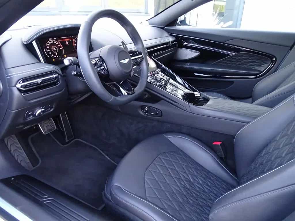 Aston Martin DB12 4.0 V8 Coupé FROSTED GLASS NP: 312.000 € 10/2024-photo-18