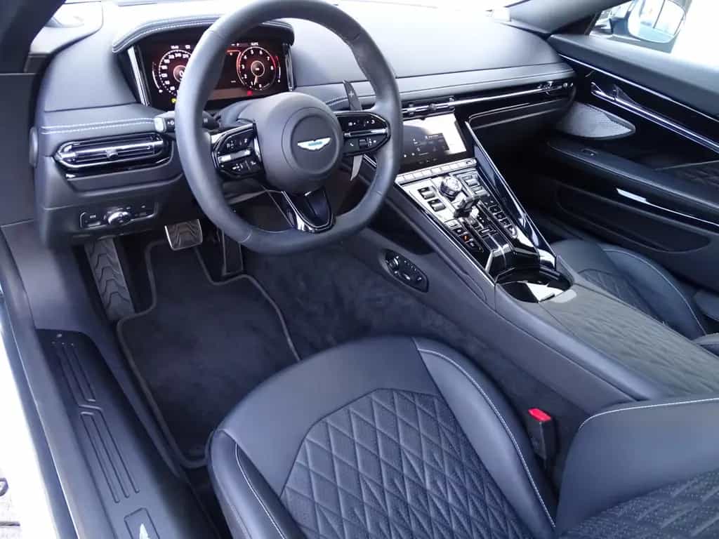 Aston Martin DB12 4.0 V8 Coupé FROSTED GLASS NP: 312.000 € 10/2024-photo-19