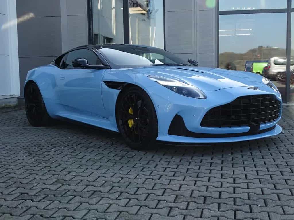 Aston Martin DB12 4.0 V8 Coupé FROSTED GLASS NP: 312.000 € 10/2024-photo-2