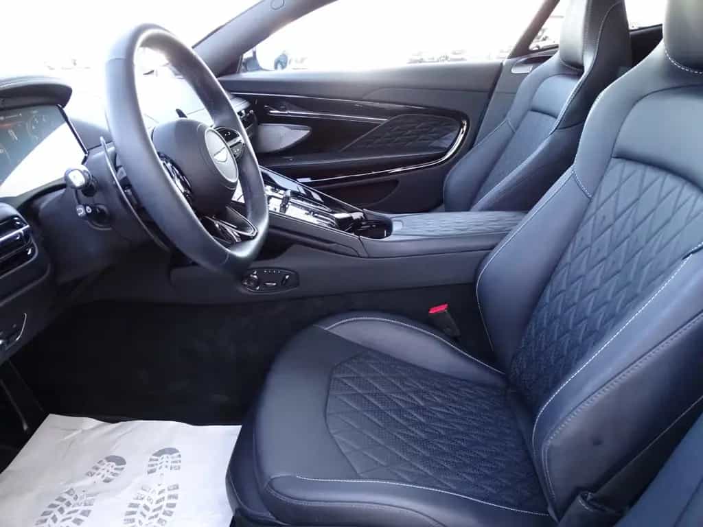 Aston Martin DB12 4.0 V8 Coupé FROSTED GLASS NP: 312.000 € 10/2024-photo-20
