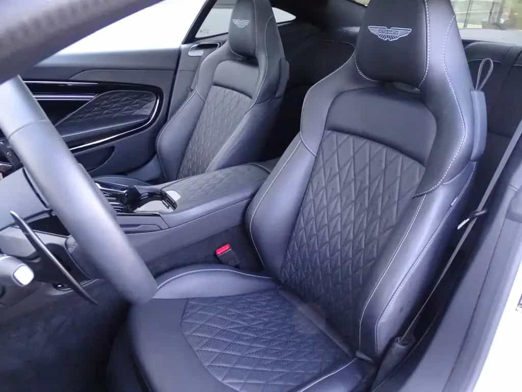 Aston Martin DB12 4.0 V8 Coupé FROSTED GLASS NP: 312.000 € 10/2024-photo-21