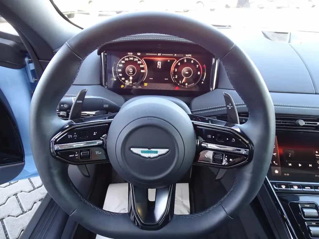 Aston Martin DB12 4.0 V8 Coupé FROSTED GLASS NP: 312.000 € 10/2024-photo-22