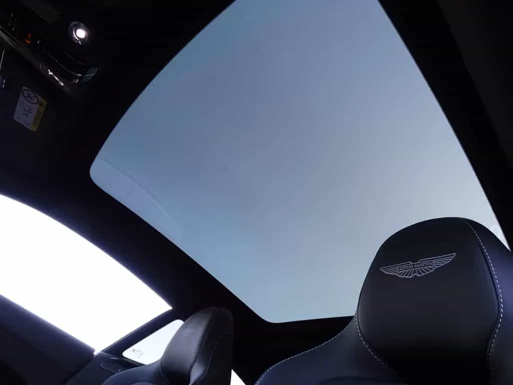 Aston Martin DB12 4.0 V8 Coupé FROSTED GLASS NP: 312.000 € 10/2024-photo-27
