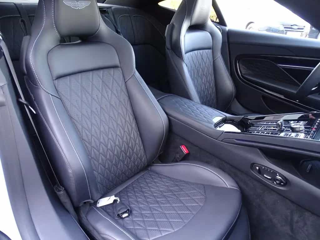Aston Martin DB12 4.0 V8 Coupé FROSTED GLASS NP: 312.000 € 10/2024-photo-29