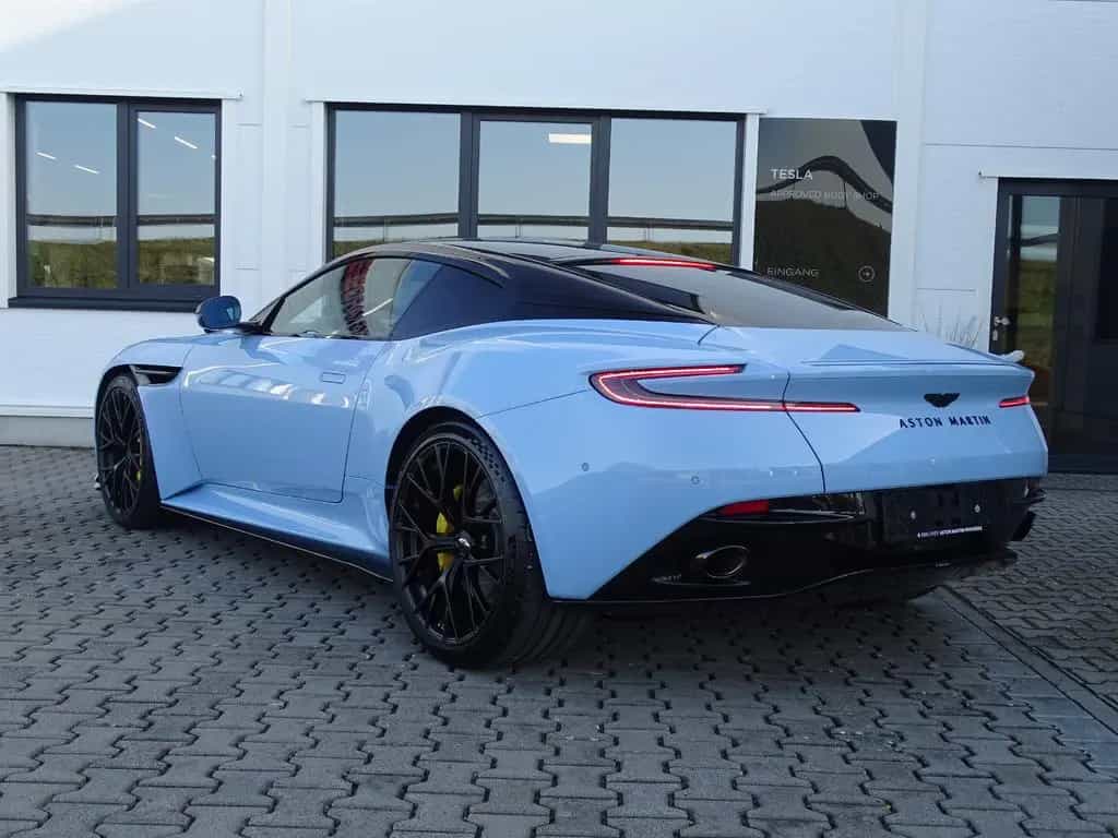 Aston Martin DB12 4.0 V8 Coupé FROSTED GLASS NP: 312.000 € 10/2024-photo-3