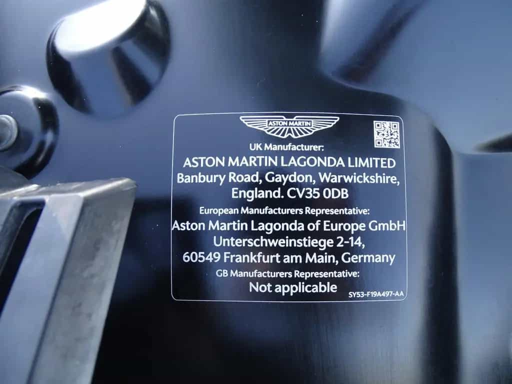 Aston Martin DB12 4.0 V8 Coupé FROSTED GLASS NP: 312.000 € 10/2024-photo-33