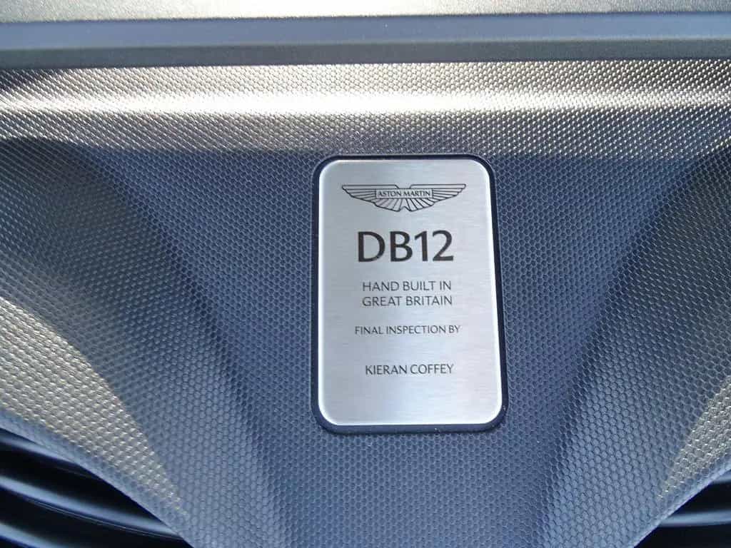 Aston Martin DB12 4.0 V8 Coupé FROSTED GLASS NP: 312.000 € 10/2024-photo-34
