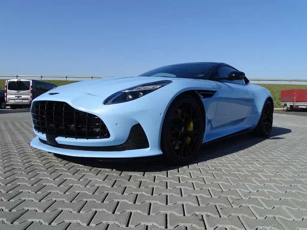 Aston Martin DB12 4.0 V8 Coupé FROSTED GLASS NP: 312.000 € 10/2024-photo-8