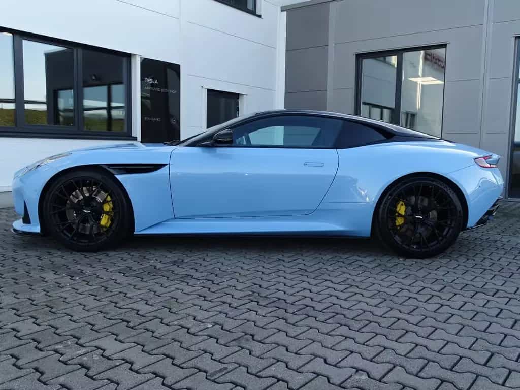 Aston Martin DB12 4.0 V8 Coupé FROSTED GLASS NP: 312.000 € 10/2024-photo-9