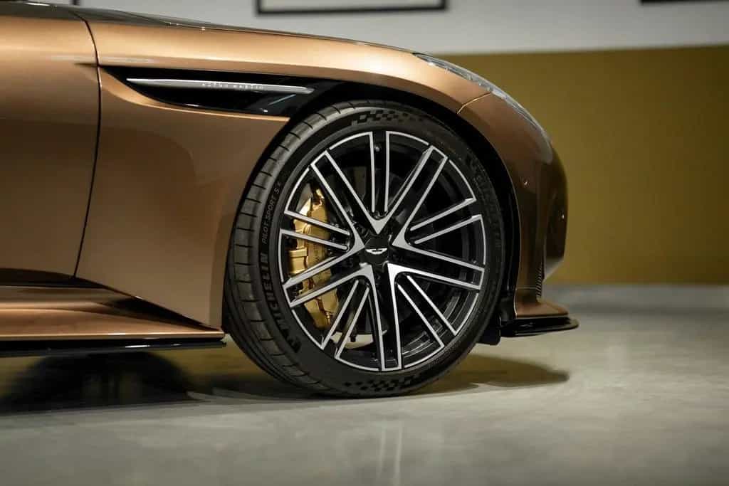 Aston Martin DB12 Volante 4.0 V8 4.0 V8 nur 1.806 km | Orgina 02/2024-photo-18