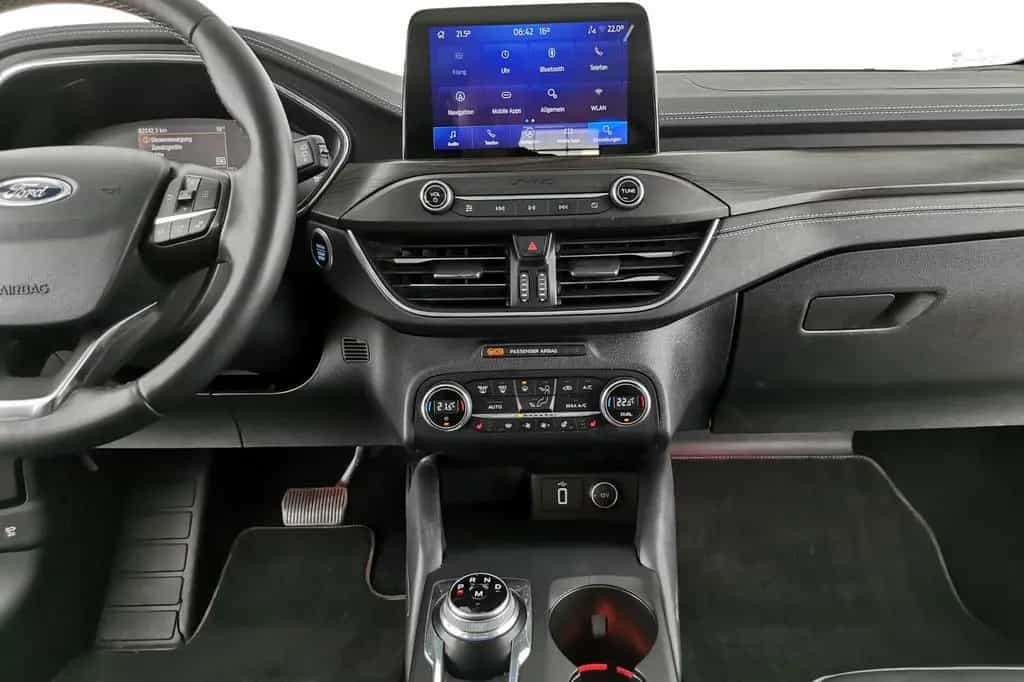 Ford Focus 1.5 EcoBoost Vignale LEDER+LED+NAVI+PANO+ 02/2019-photo-12