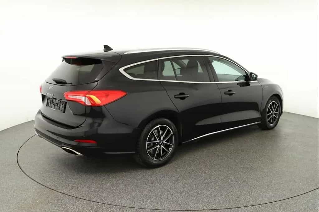Ford Focus 1.5 EcoBoost Vignale LEDER+LED+NAVI+PANO+ 02/2019-photo-4