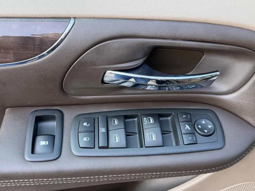 Lancia Voyager Gold/SD/7xSitzer/LEDER/DVD/KAMERA/VOLL 07/2013-photo-13