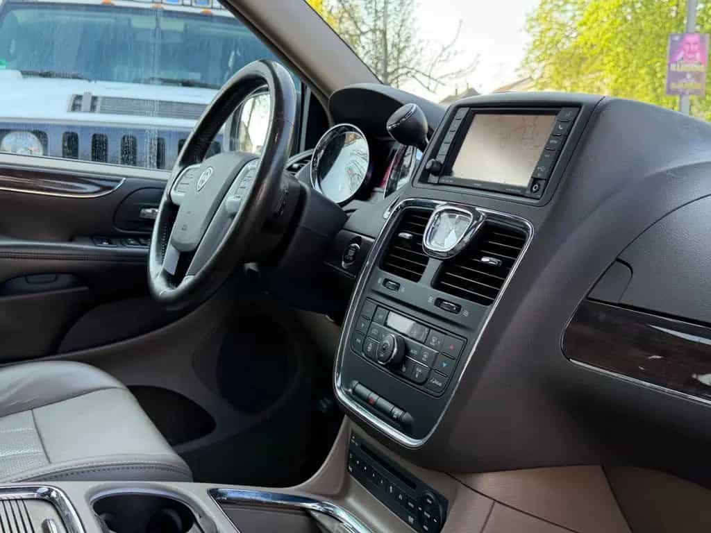 Lancia Voyager Gold/SD/7xSitzer/LEDER/DVD/KAMERA/VOLL 07/2013-photo-24