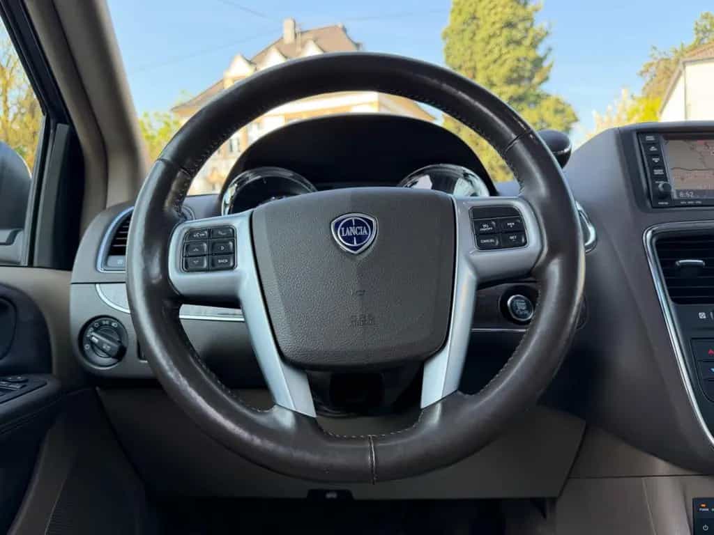 Lancia Voyager Gold/SD/7xSitzer/LEDER/DVD/KAMERA/VOLL 07/2013-photo-26