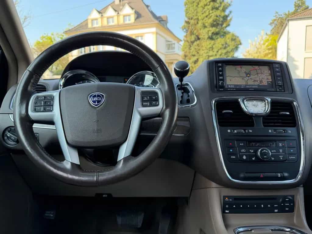 Lancia Voyager Gold/SD/7xSitzer/LEDER/DVD/KAMERA/VOLL 07/2013-photo-27