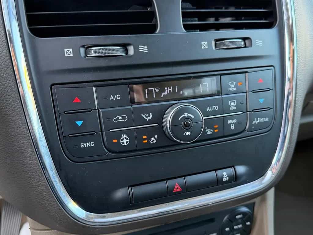 Lancia Voyager Gold/SD/7xSitzer/LEDER/DVD/KAMERA/VOLL 07/2013-photo-29