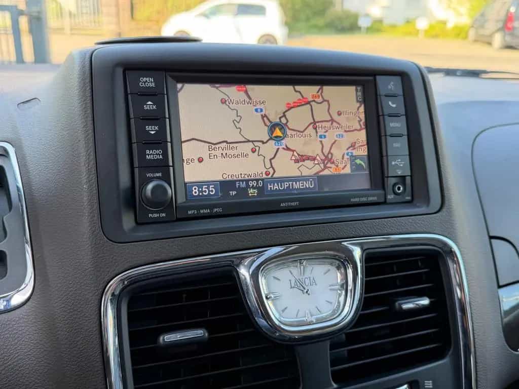 Lancia Voyager Gold/SD/7xSitzer/LEDER/DVD/KAMERA/VOLL 07/2013-photo-30