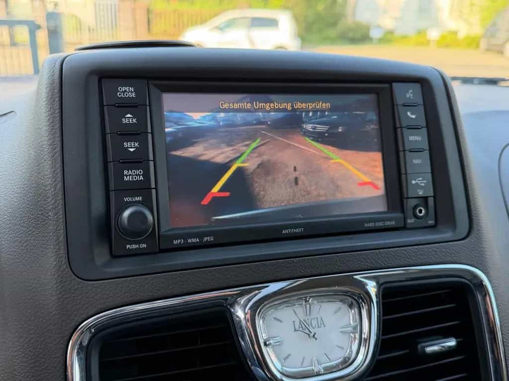 Lancia Voyager Gold/SD/7xSitzer/LEDER/DVD/KAMERA/VOLL 07/2013-photo-31