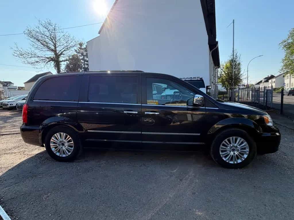 Lancia Voyager Gold/SD/7xSitzer/LEDER/DVD/KAMERA/VOLL 07/2013-photo-6