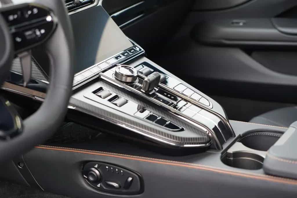 Aston Martin V8 Vantage 4.0 V8 03/2026-photo-10