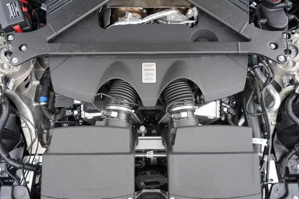 Aston Martin V8 Vantage 4.0 V8 03/2026-photo-16