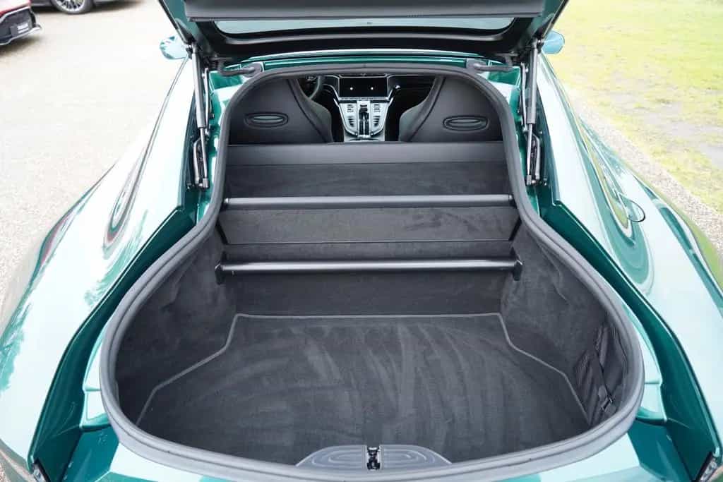 Aston Martin V8 Vantage 4.0 V8 03/2026-photo-21