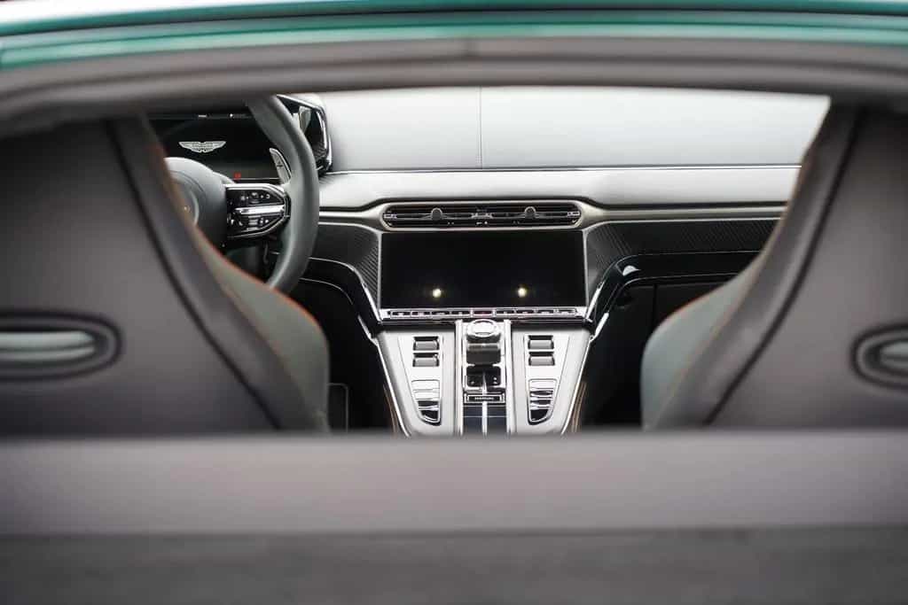 Aston Martin V8 Vantage 4.0 V8 03/2026-photo-22