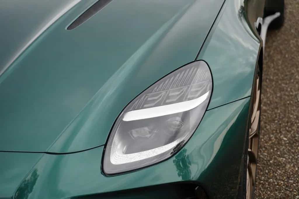 Aston Martin V8 Vantage 4.0 V8 03/2026-photo-4