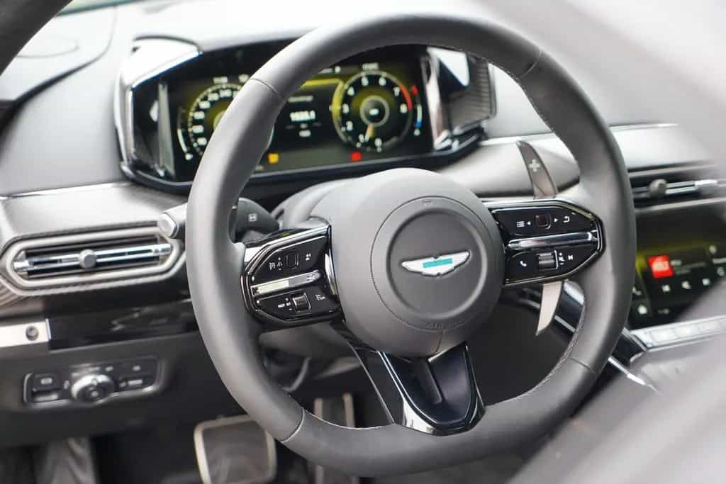Aston Martin V8 Vantage 4.0 V8 03/2026-photo-7