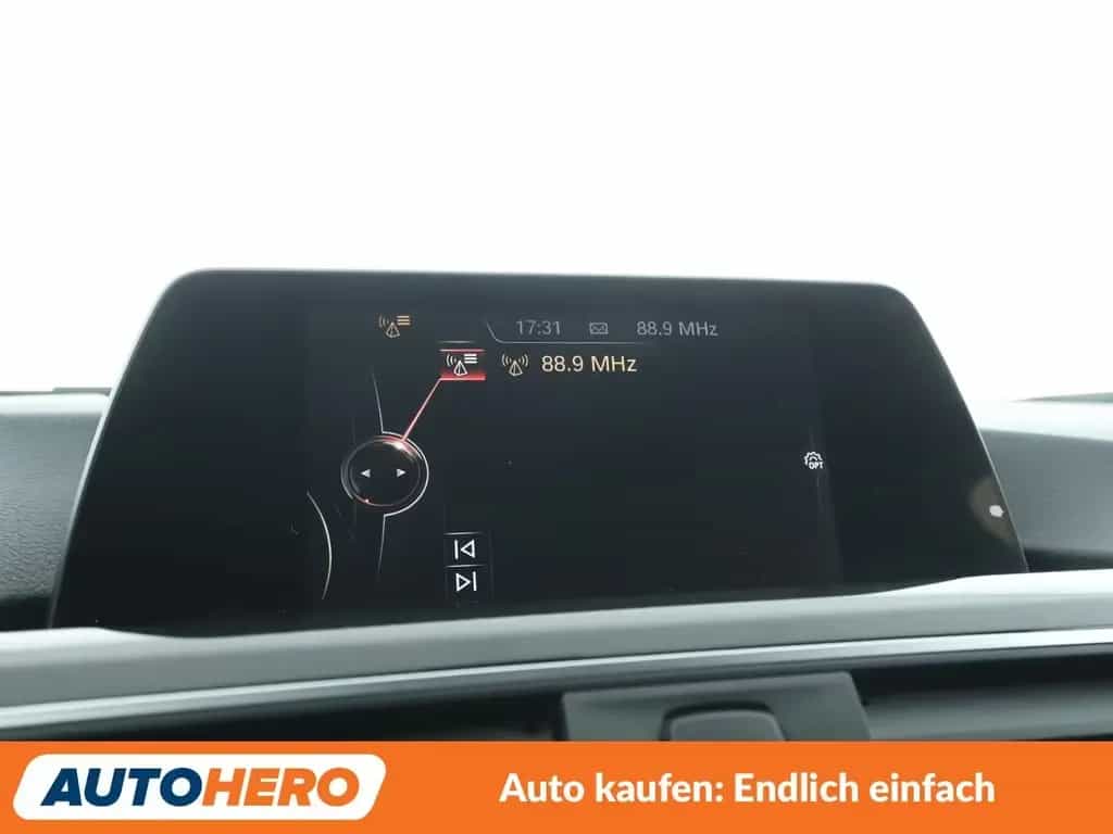 BMW 3 Series 330i Sport Line *NAVI*LED*HUD*CAM*TEMPO*SHZ*ALU* 05/2016-photo-16