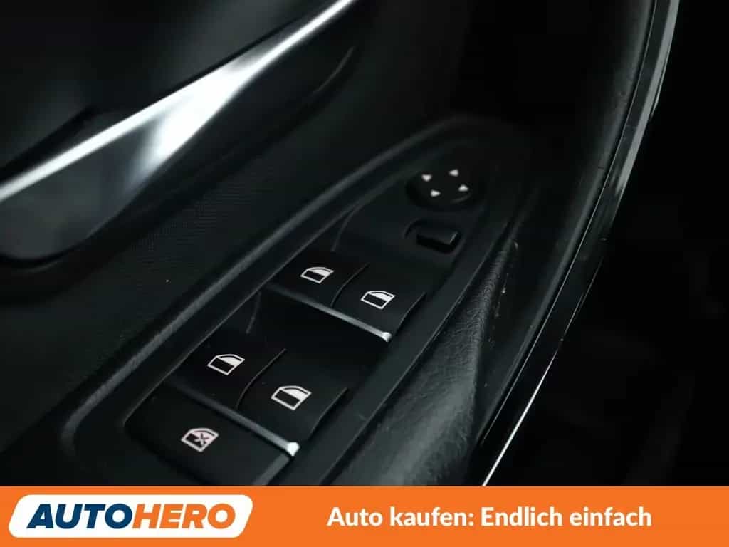 BMW 3 Series 330i Sport Line *NAVI*LED*HUD*CAM*TEMPO*SHZ*ALU* 05/2016-photo-21