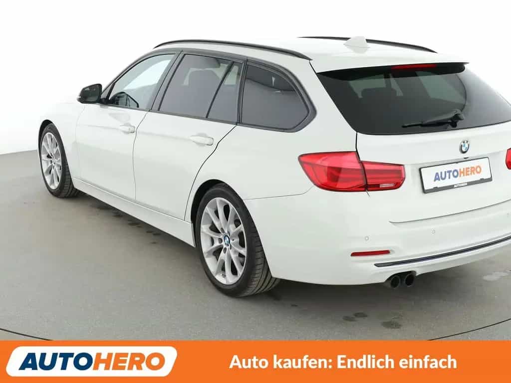 BMW 3 Series 330i Sport Line *NAVI*LED*HUD*CAM*TEMPO*SHZ*ALU* 05/2016-photo-3