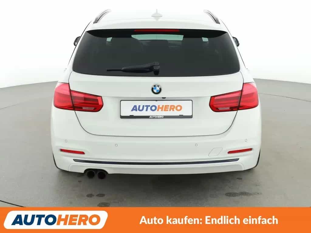 BMW 3 Series 330i Sport Line *NAVI*LED*HUD*CAM*TEMPO*SHZ*ALU* 05/2016-photo-4