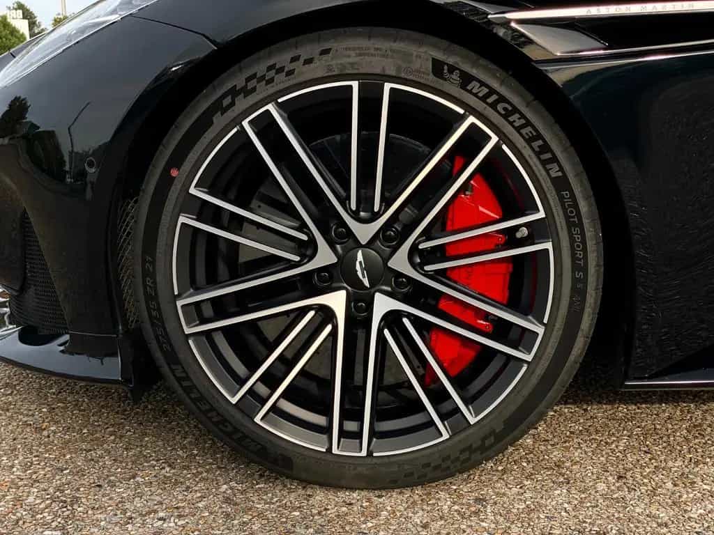 Aston Martin DB12 4.0 V8 08/2025-photo-20