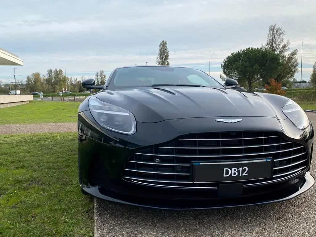 Aston Martin DB12 4.0 V8 08/2025-photo-27