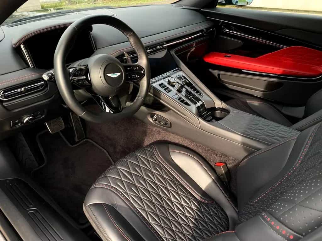 Aston Martin DB12 4.0 V8 08/2025-photo-8